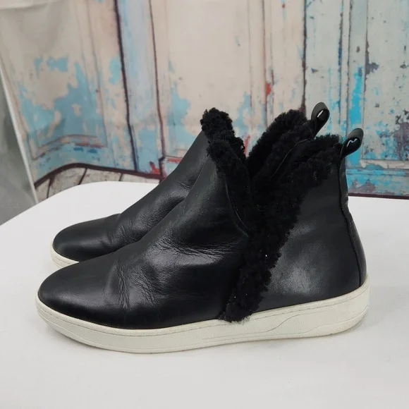 Aquatalia Sherpa Lined Sneakers‎ - Picture 4 of 9